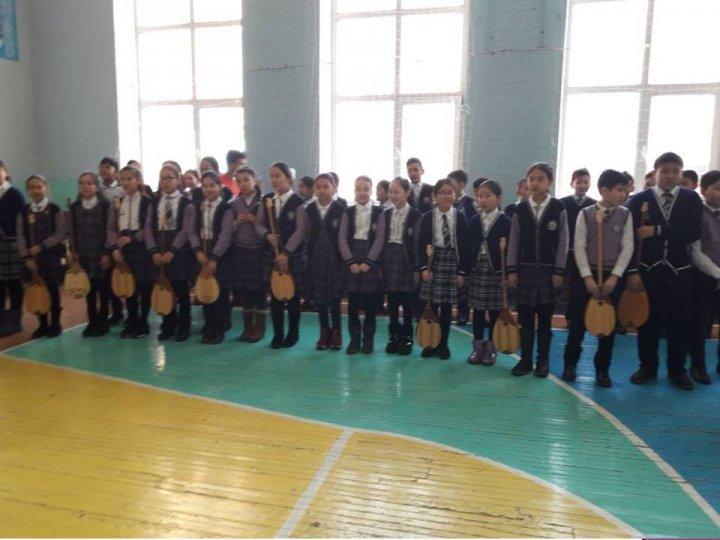 1-Маусым Бала күніне арналған республикалық көлеміндегі "Шабыт" шеруге "Мұрагер" домбырашылар тобының дайындығы.